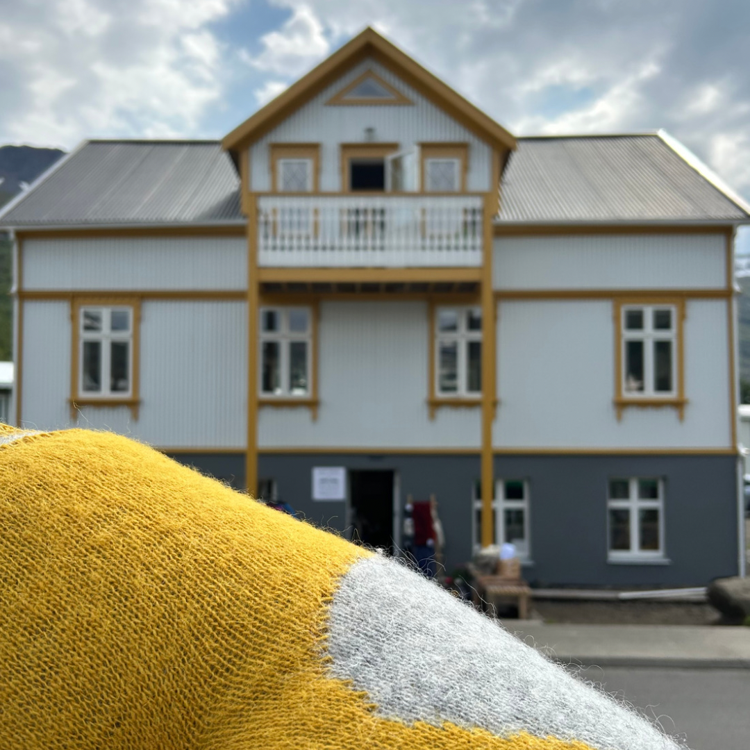 AUSTUR ullarteppi frá Steinholt & Co.
